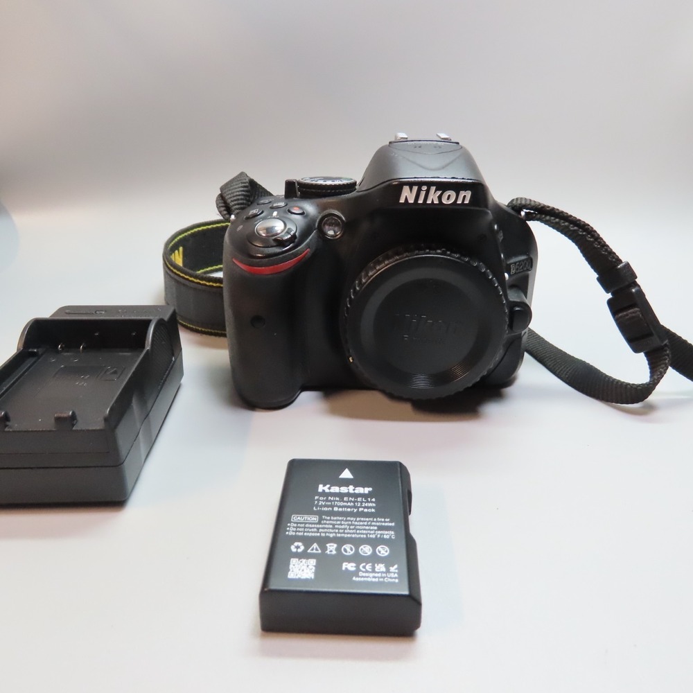 Nikon D5200 24.1MP DSLR Camera Body Only. Very Good Condition